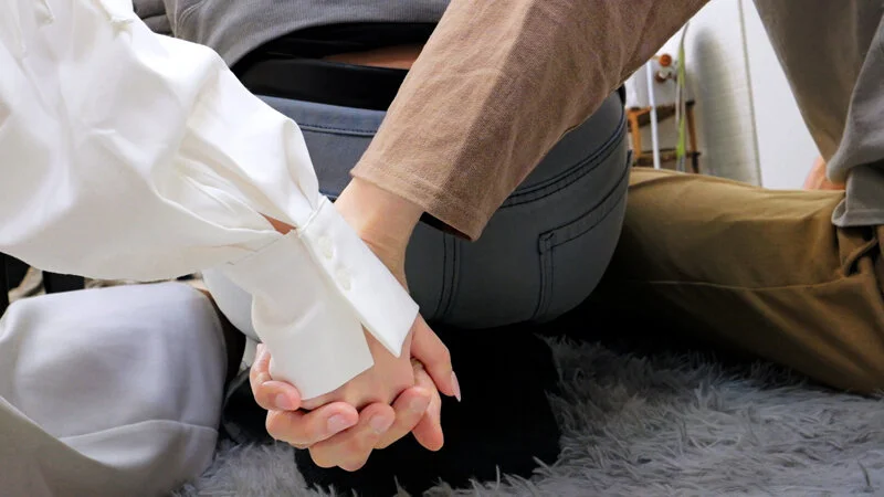 一度きりの過ちのはずが…カラダの相性の良さを知ってしまった親友の彼女と僕は、ダメだとわかっていながらもあの日の感覚が忘れられず激しく求め合った。逢沢みゆ 19
