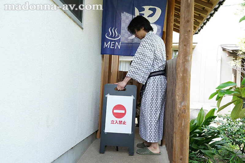 妻にタオル1枚だけ渡して、変態男が集う男湯に入らせてみましたー。 一乃あおい 2