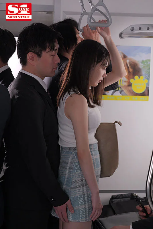 「やめて」が言えない女子大生は初めてサレた感触が忘れられずまさかの電車痴●の虜に… 村上悠華 3